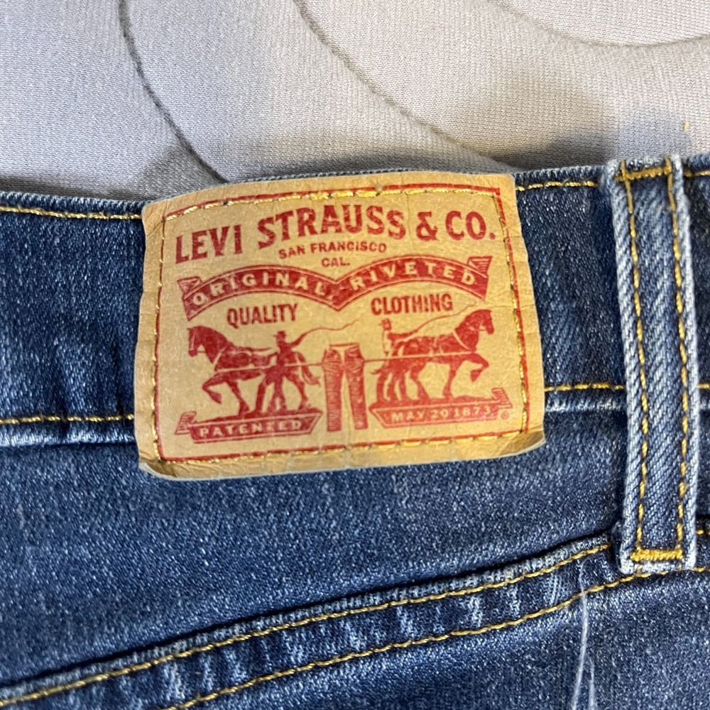 Levi's Womens 724 High Rise Straight Jeans Size 33 Medium Wash Frayed Hems - Picture 13 of 13